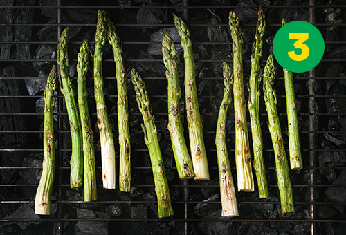 Des asperges sur le barbecue pour les soir&eacute;es d'&eacute;t&eacute;