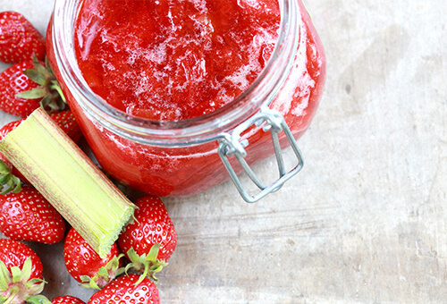 La confiture &agrave; la rhubarbe et aux fraises de grand-maman