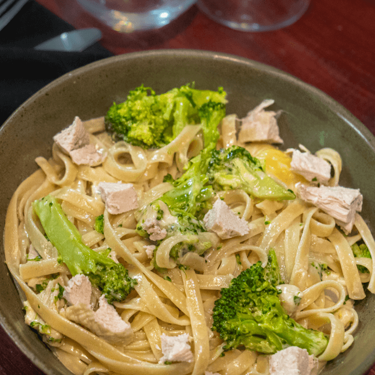 pâtes au brocoli, parmesan et poulet